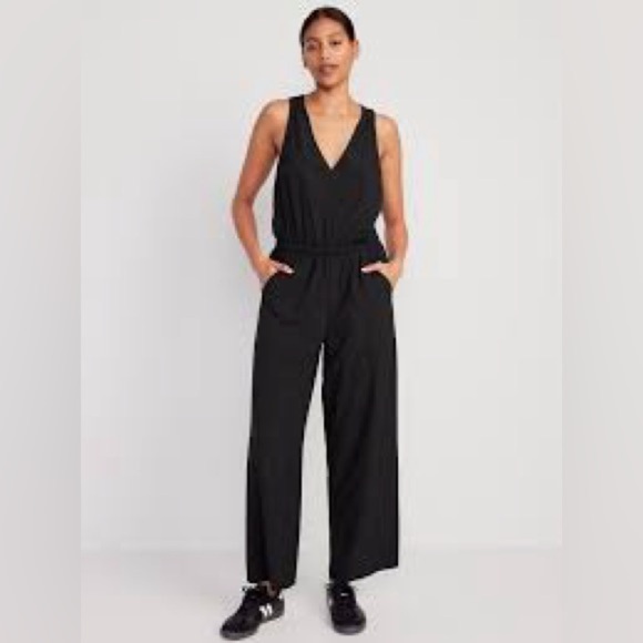 NWT Old Navy Waist-Defined StretchTech Jumpsuit in Black - Picture 2 of 15